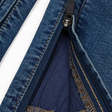 A close-up of the zipper.