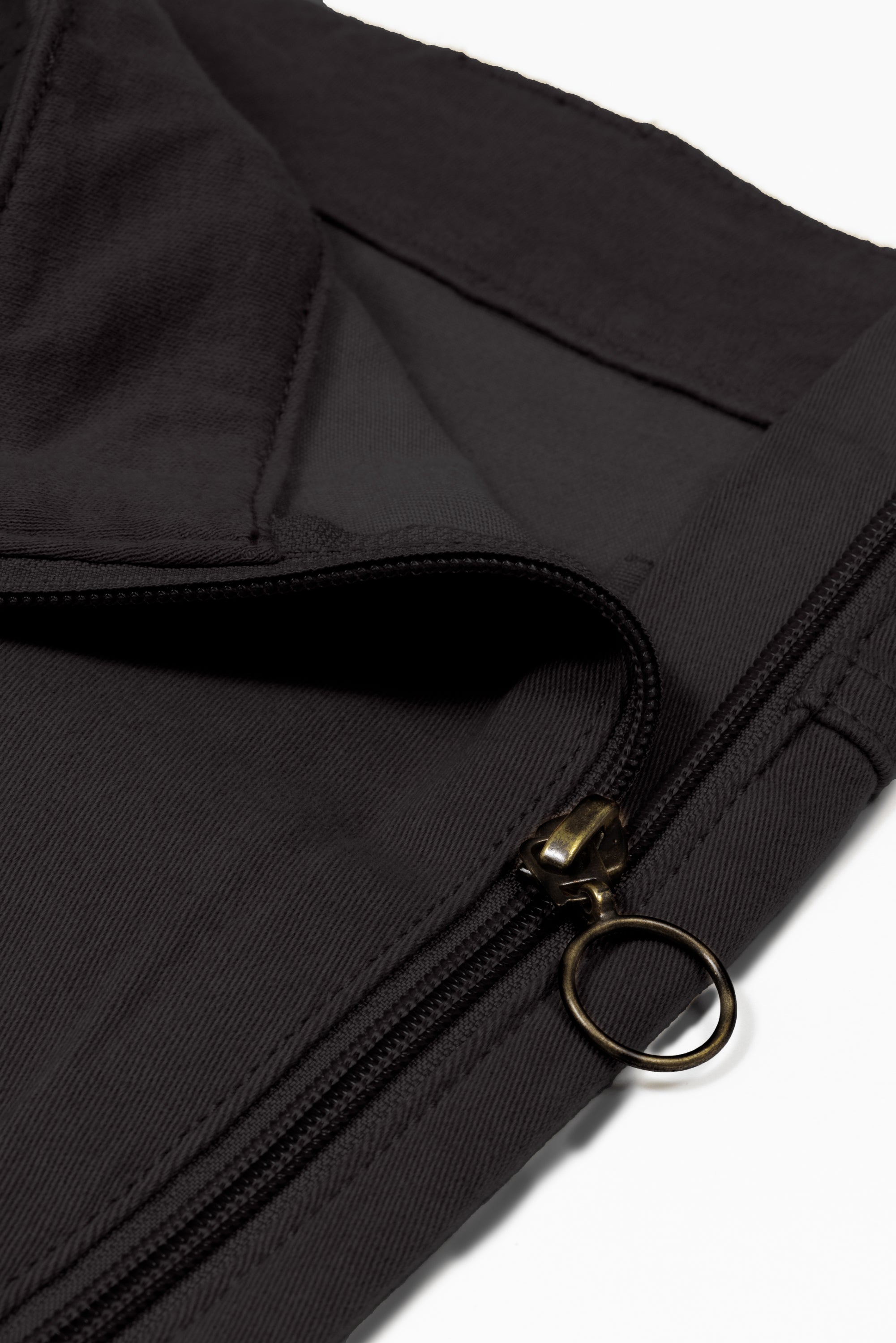 The close up of the thigh pockets. It's unzipped.