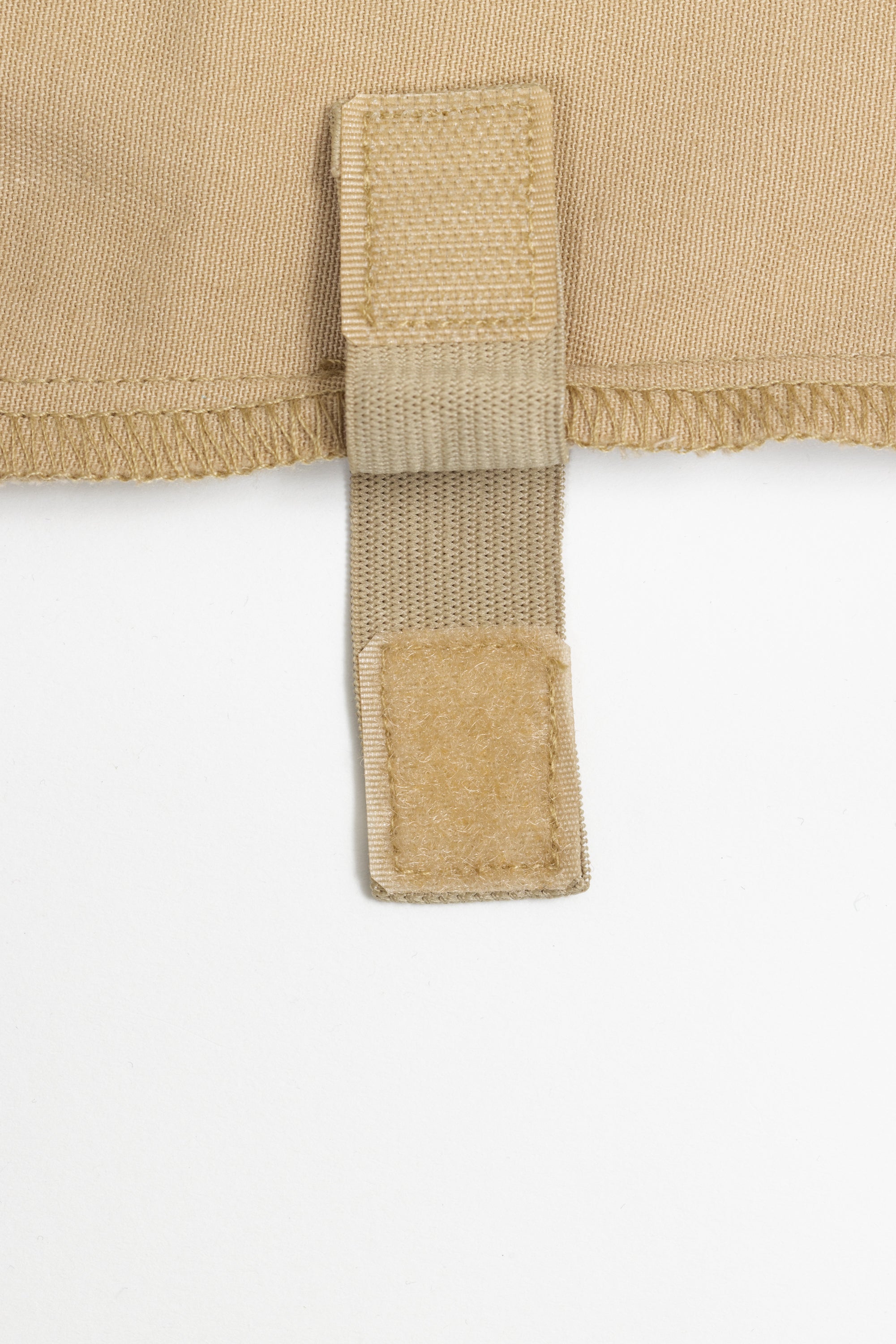 The closeup of the leg loop.