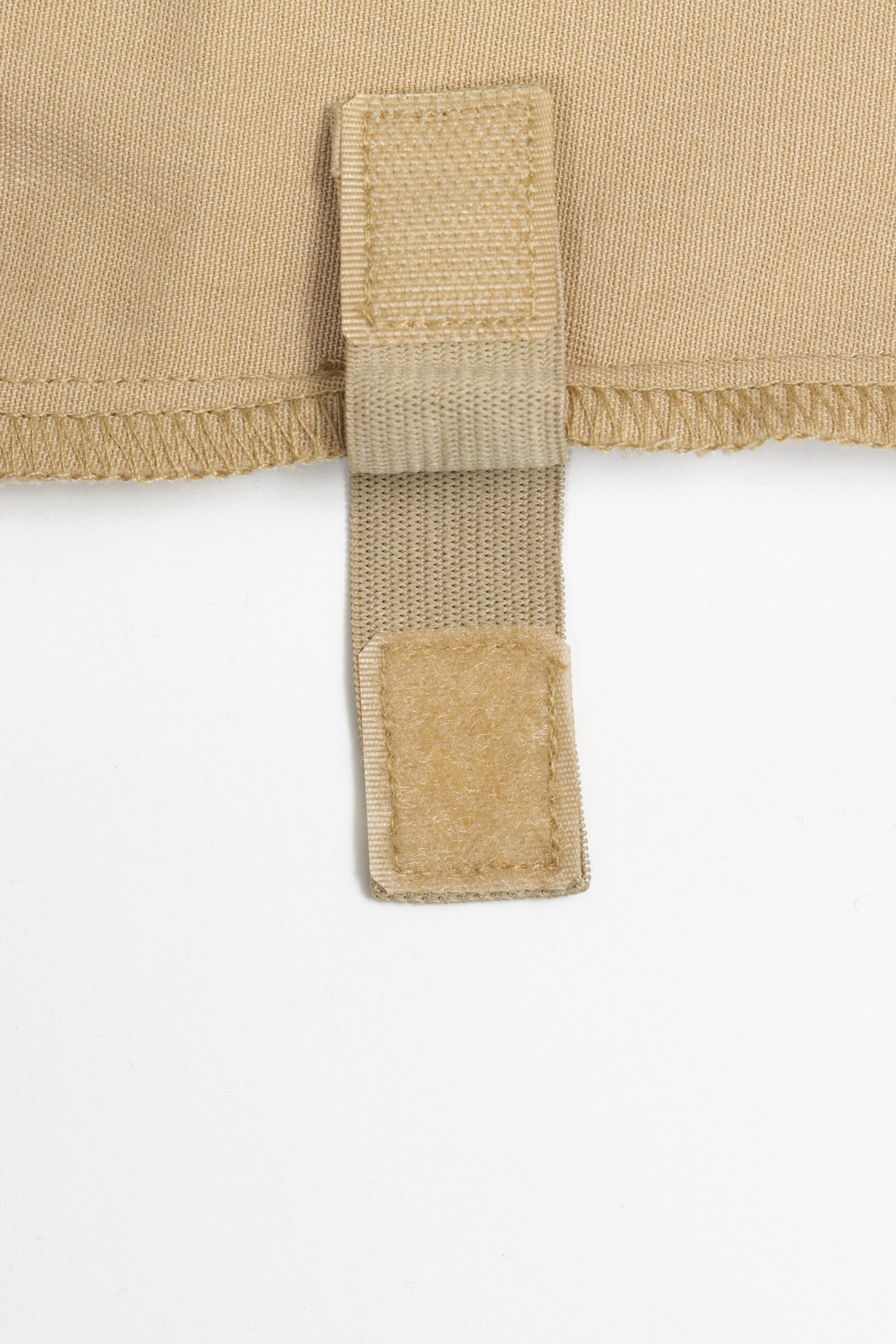 The closeup of the leg loop.